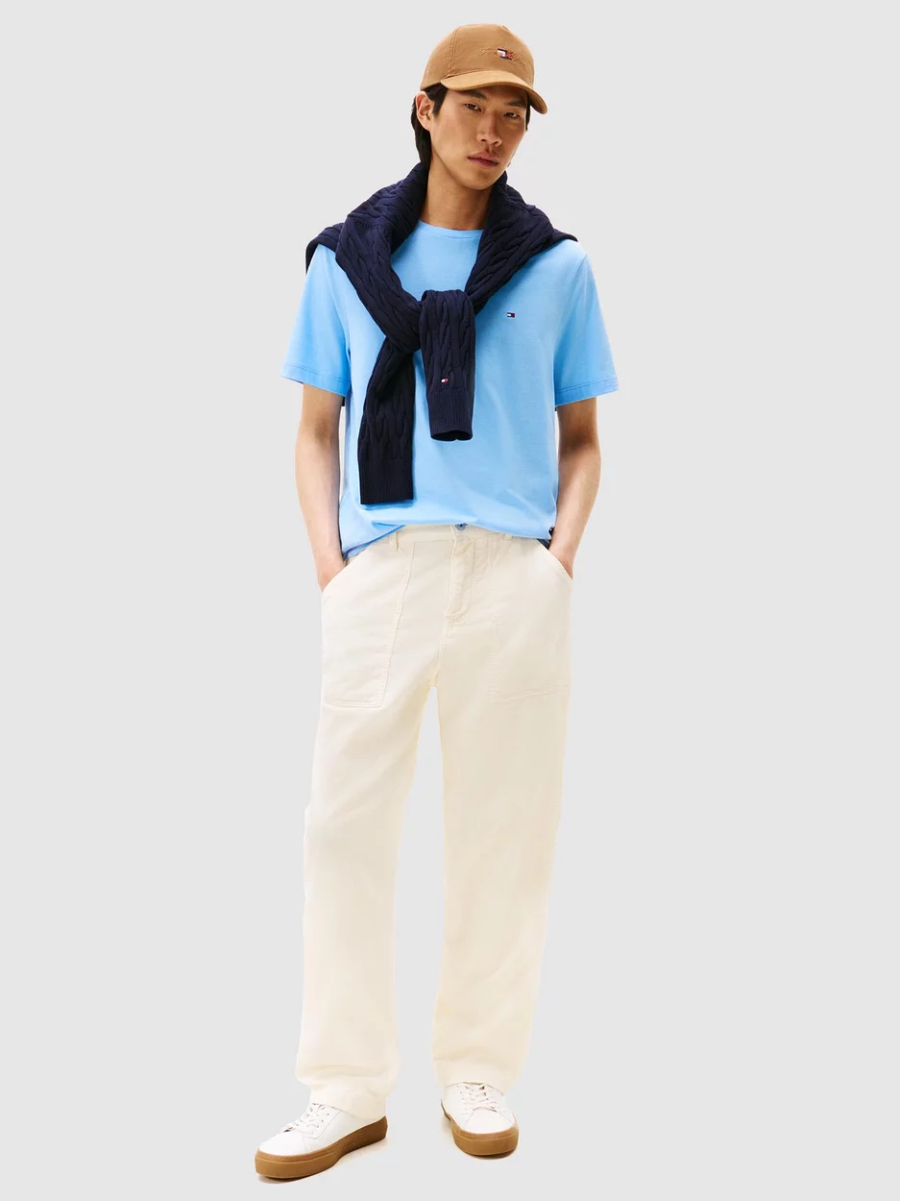 detail Tommy Hilfiger pánske svetlo modré tričko
