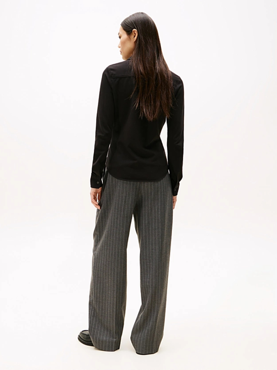 detail Tommy Hilfiger dámska čierna košeľa