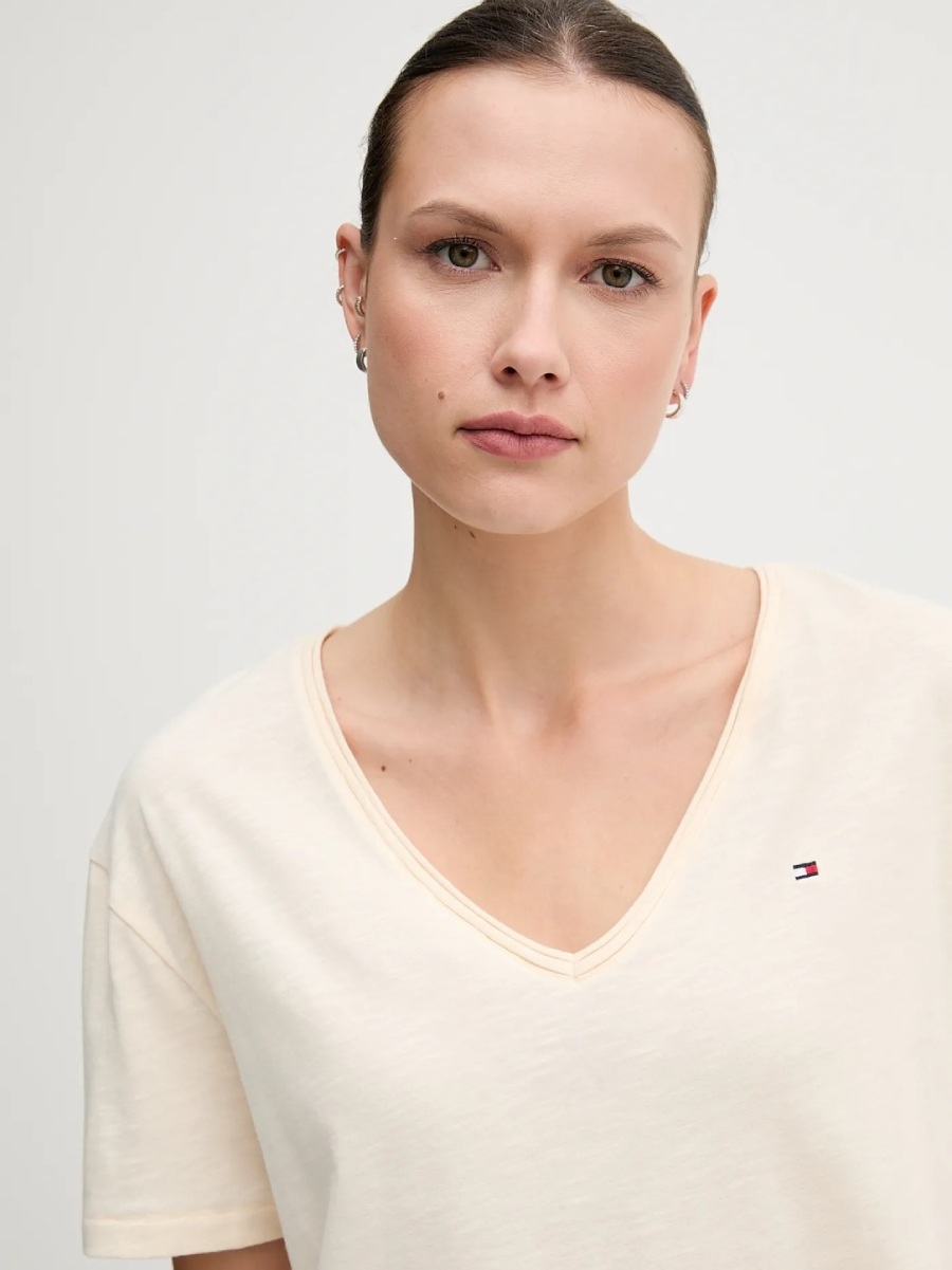 detail Tommy Hilfiger dámske basic tričko