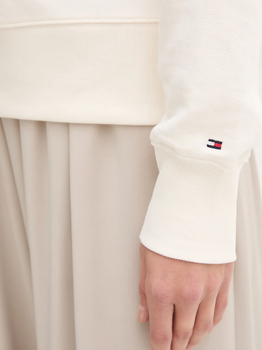 detail Tommy Hilfiger dámska krémová mikina