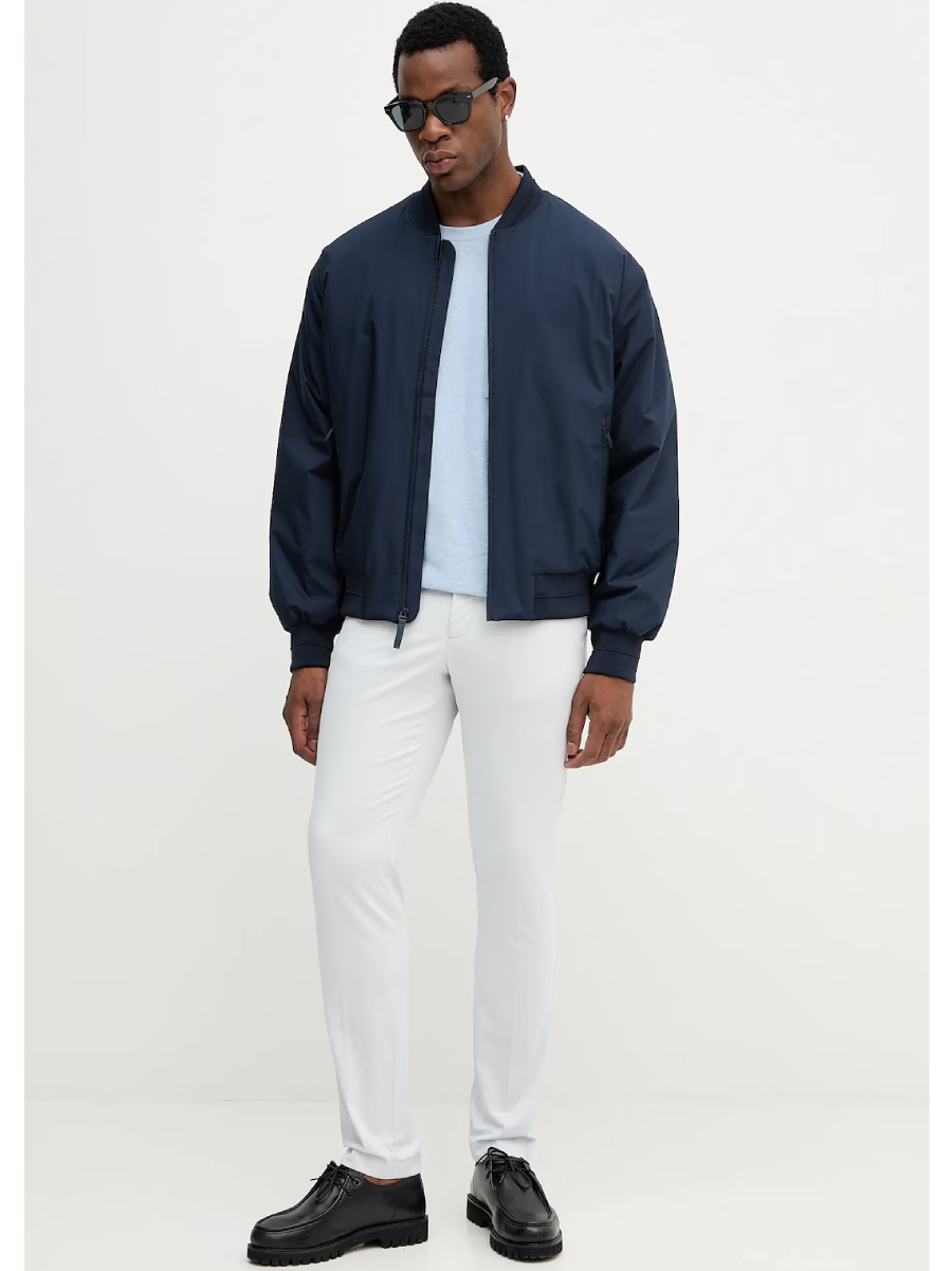detail Tommy Hilfiger pánske svetlo modré tričko