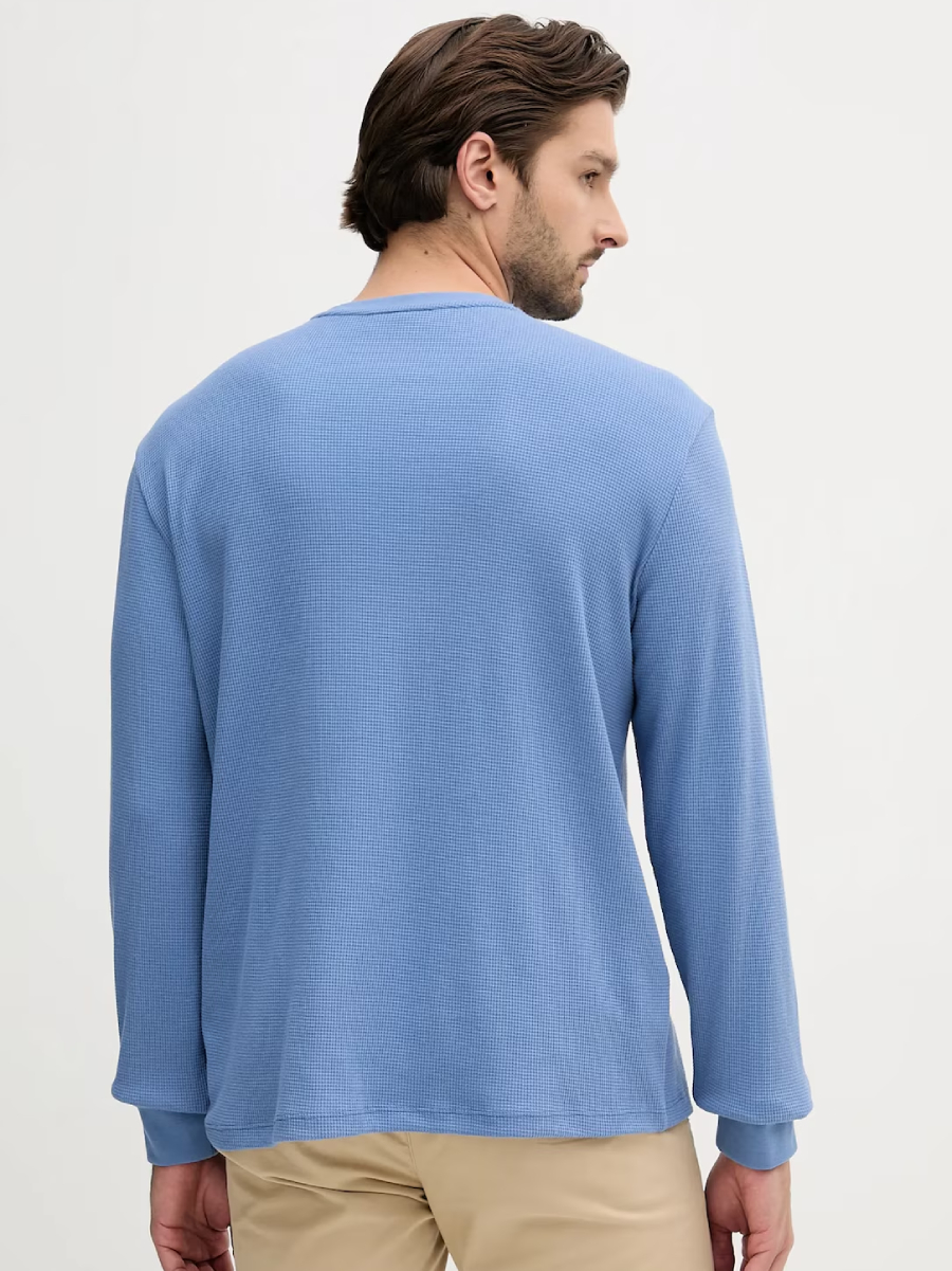 detail Calvin Klein pánske modré tričko