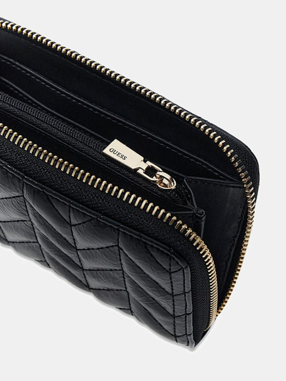 detail Guess dámska čierna peňaženka
