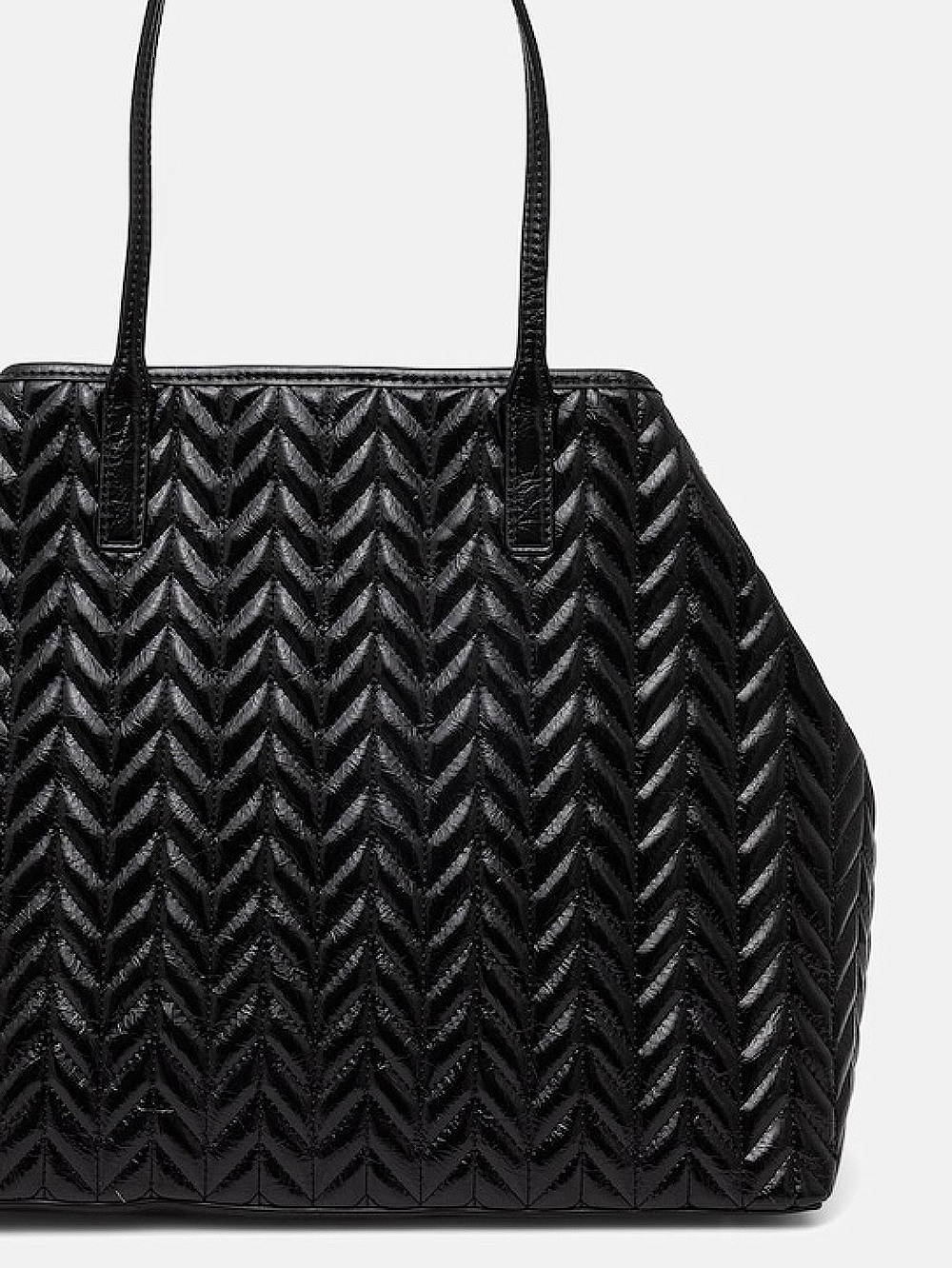 detail Guess dámska čierna kabelka