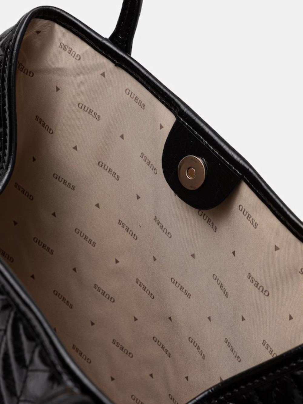 detail Guess dámska čierna kabelka