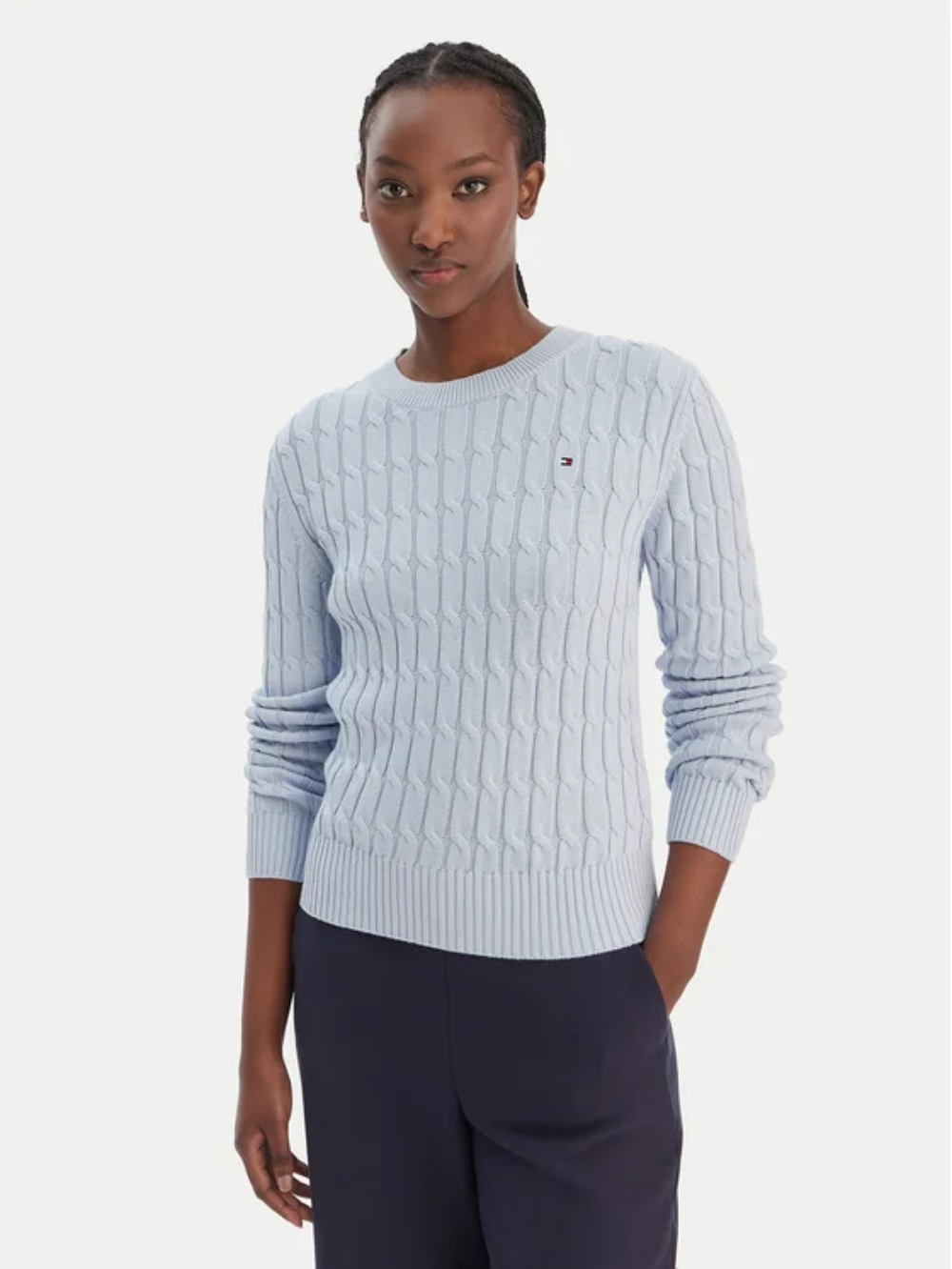 detail Tommy Hilfiger dámsky svetlo modrý sveter