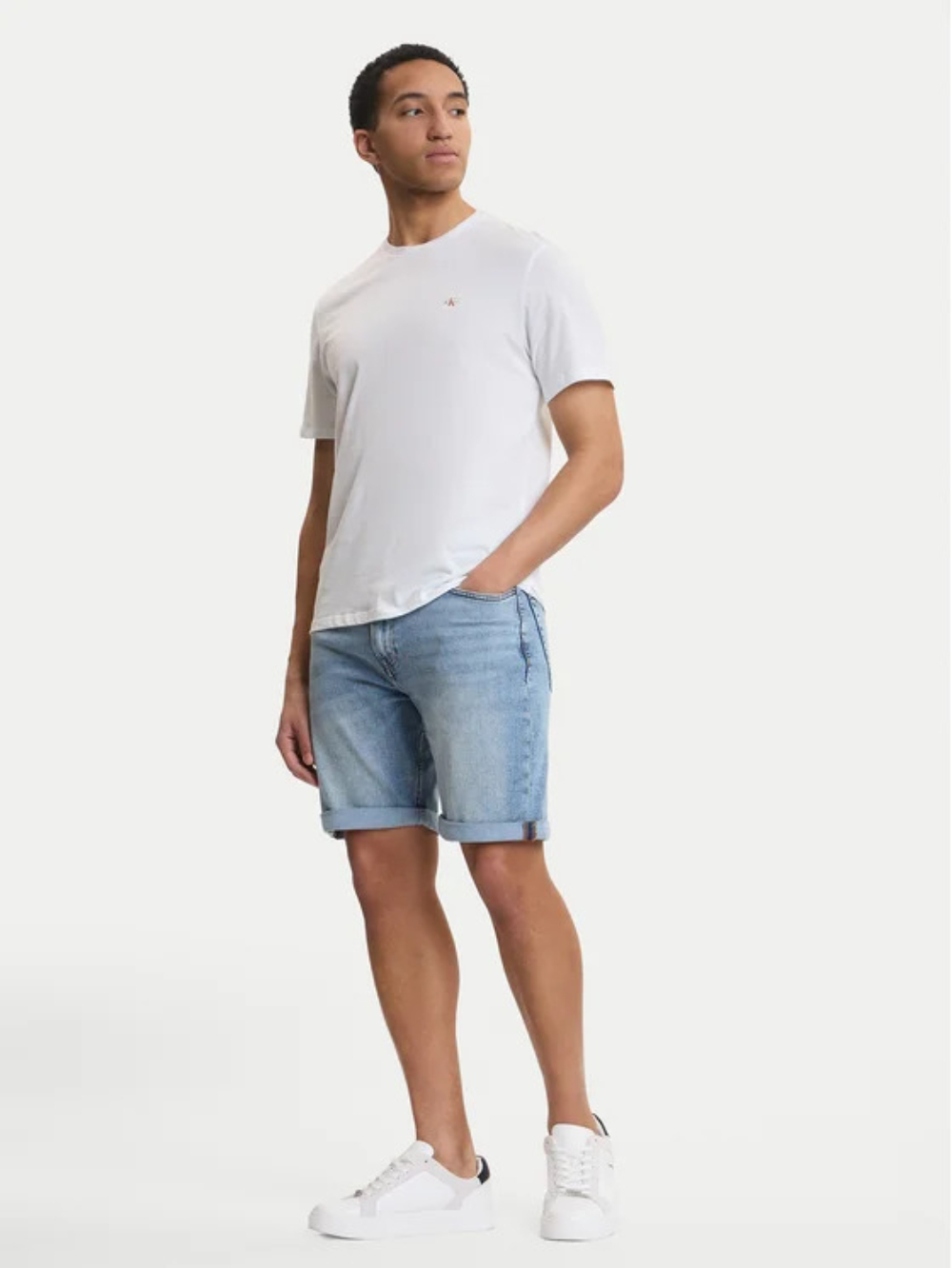 detail Calvin Klein pánske modré džínsové šortky