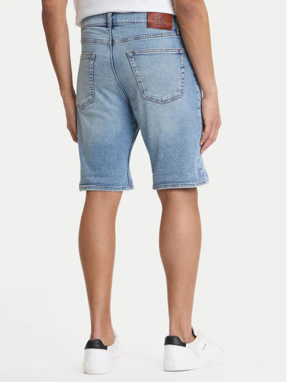detail Calvin Klein pánske modré džínsové šortky