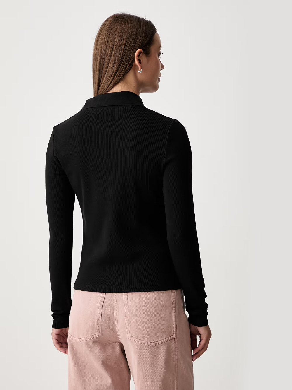 detail Calvin Klein dámske čierne tričko