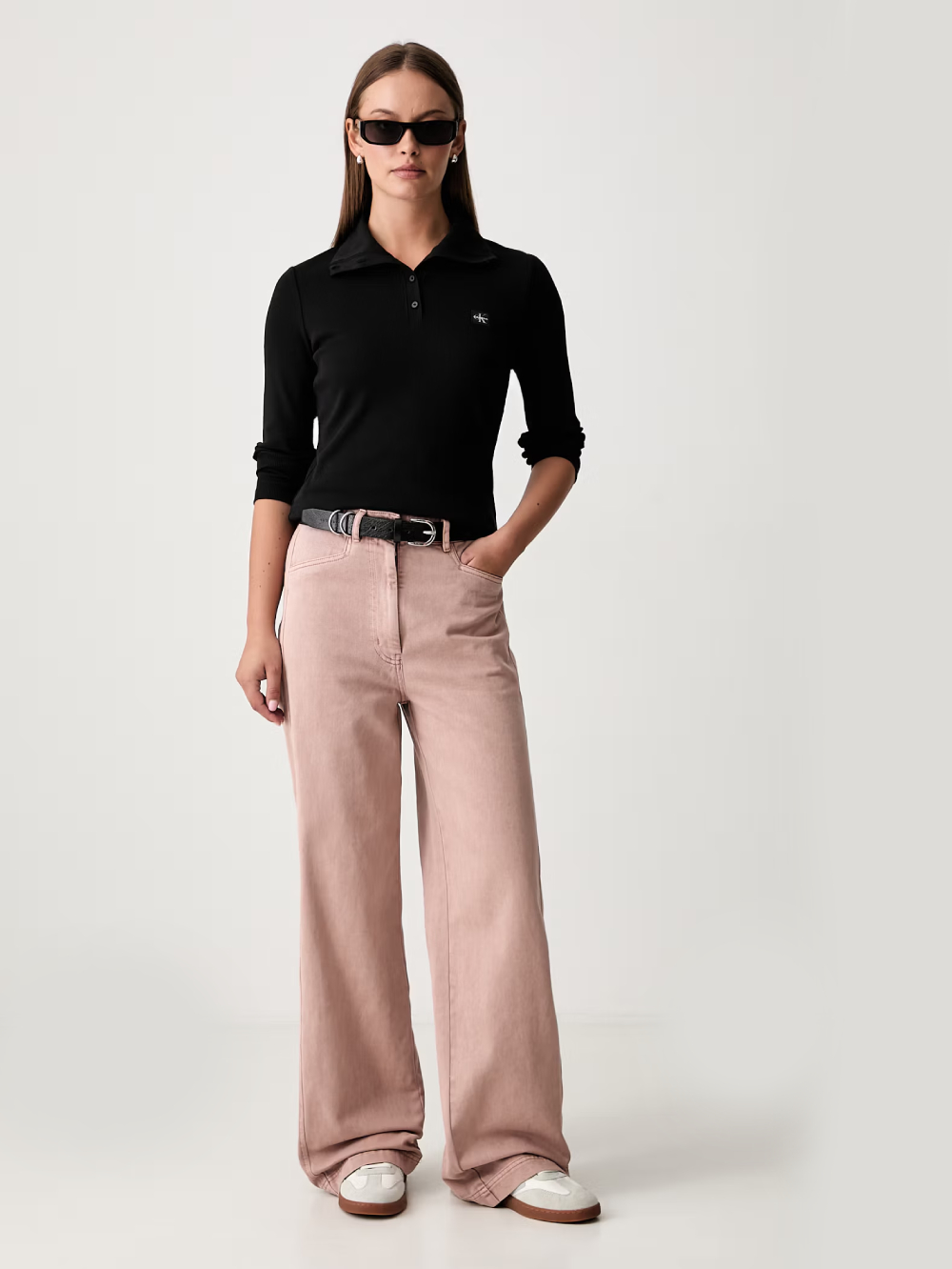 detail Calvin Klein dámske čierne tričko