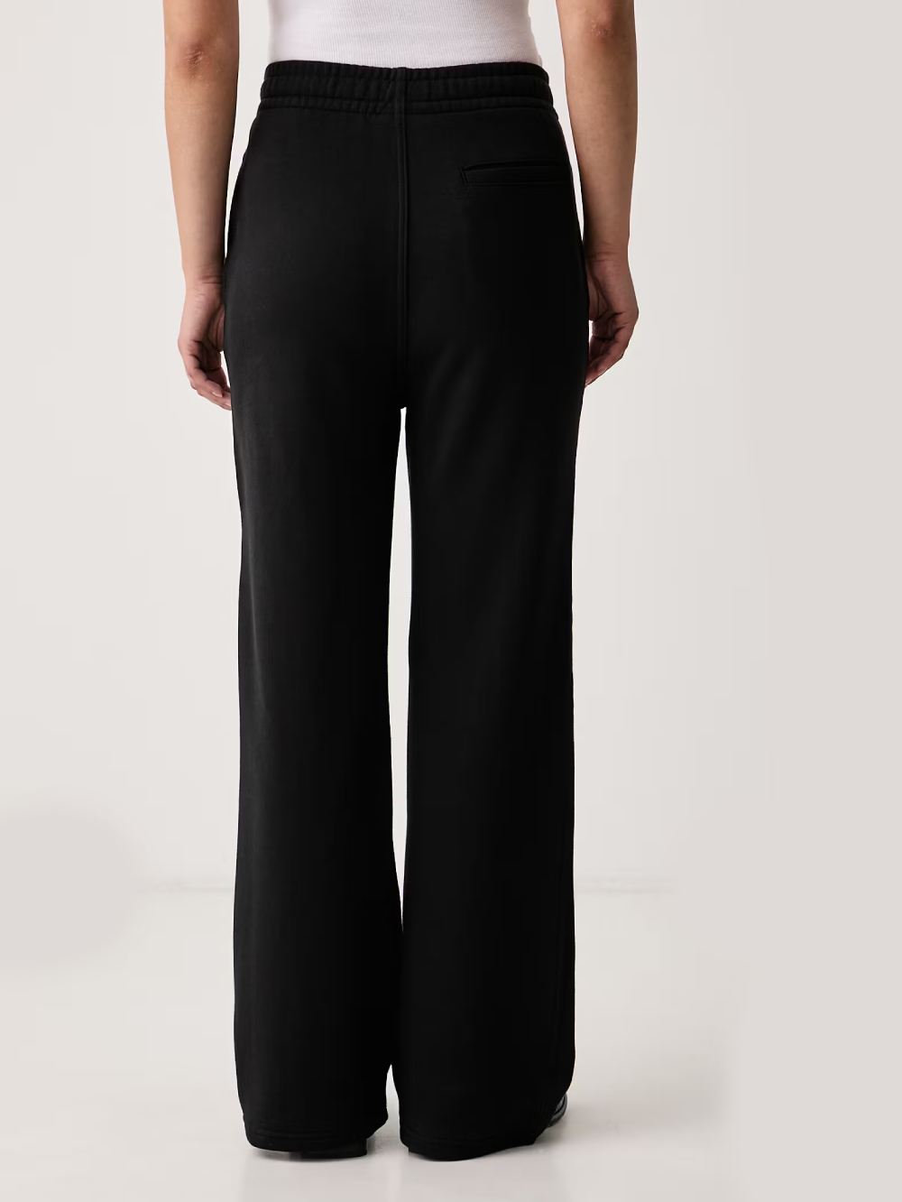 detail Calvin Klein dámske čierne tepláky
