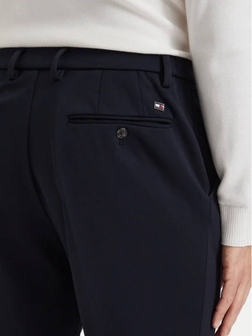 detail Tommy Hilfiger pánske modré nohavice