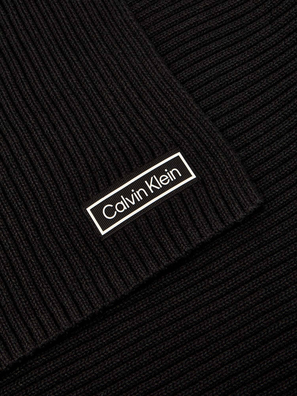 detail Calvin Klein pánsky čierna šál