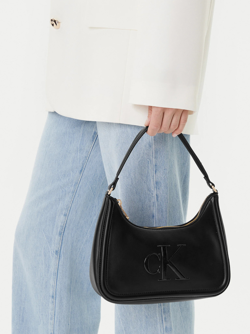 detail Calvin Klein dámska čierna kabelka