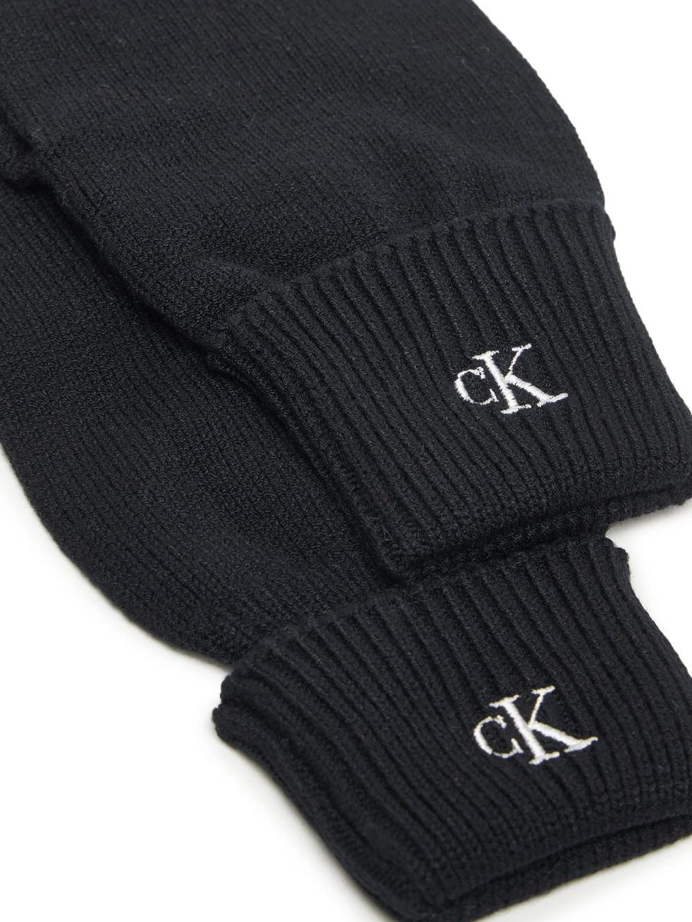 detail Calvin Klein dámske čierne rukavice