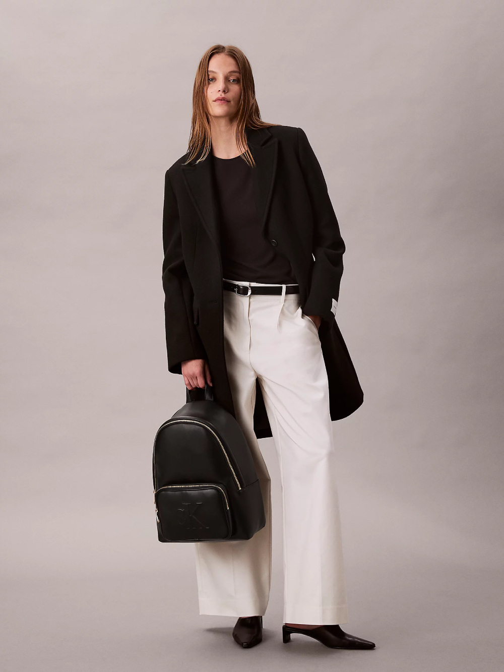 detail Calvin Klein dámsky čierny batoh