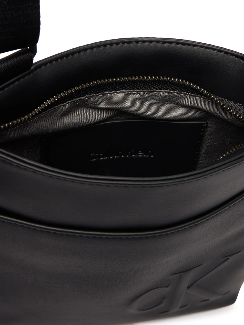 detail Calvin Klein pánska čierna taška