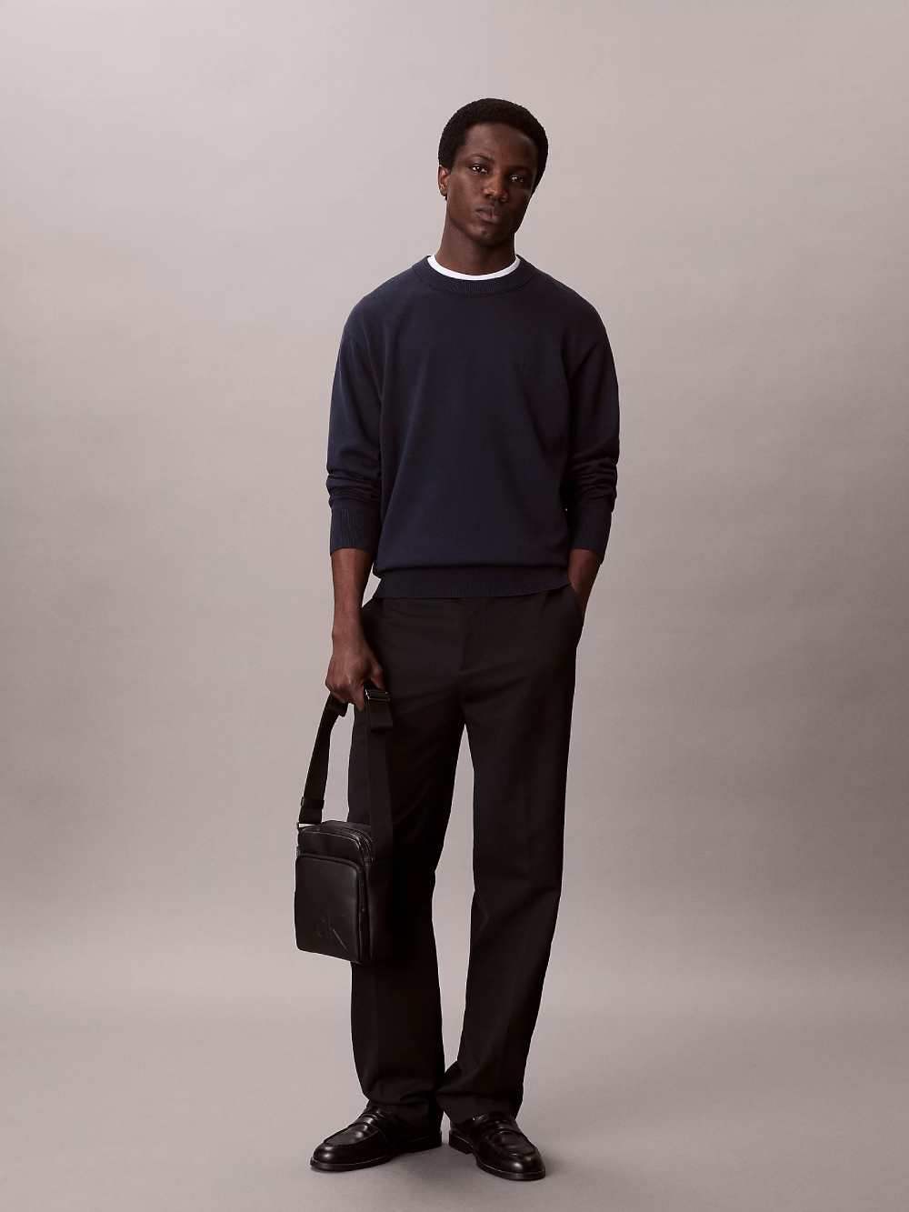 detail Calvin Klein pánska čierna taška