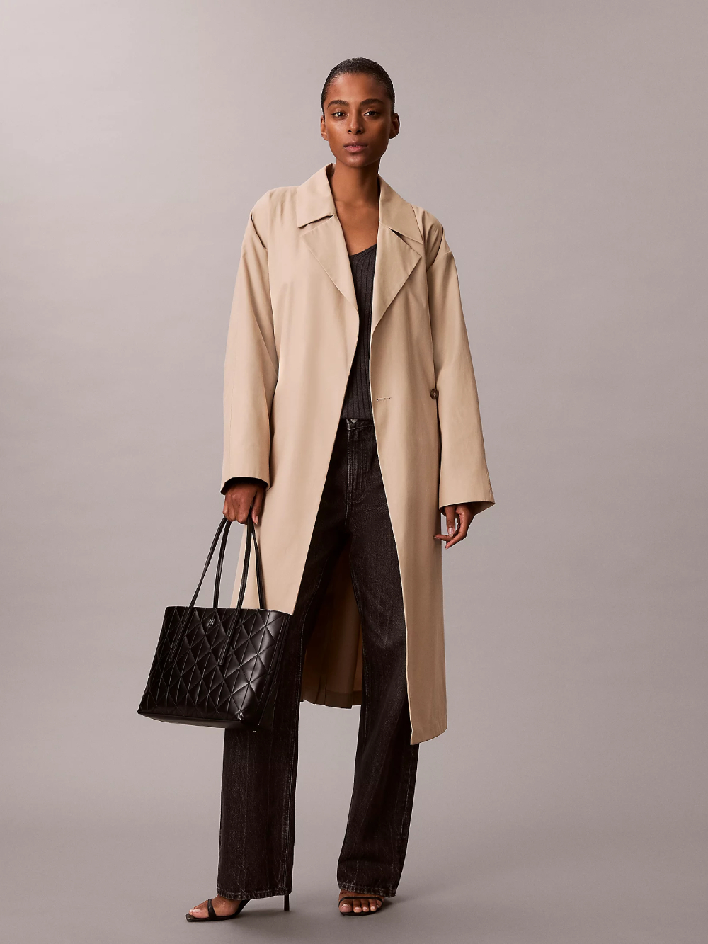 detail Calvin Klein dámska čierna kabelka