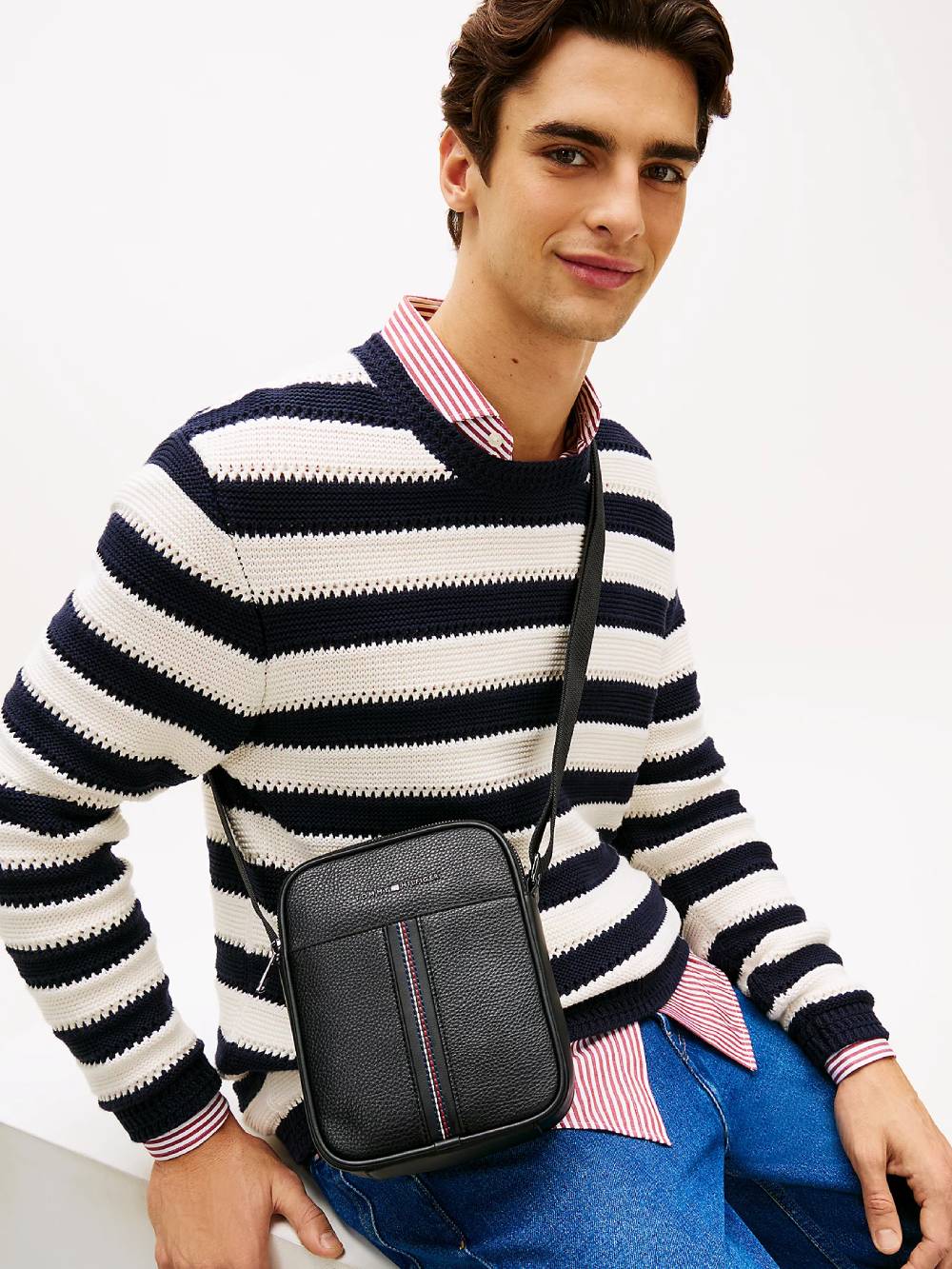 detail Tommy Hilfiger pánska čierna taška 