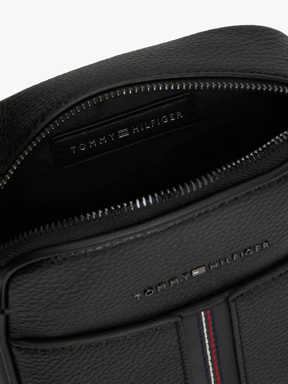 detail Tommy Hilfiger pánska čierna taška 