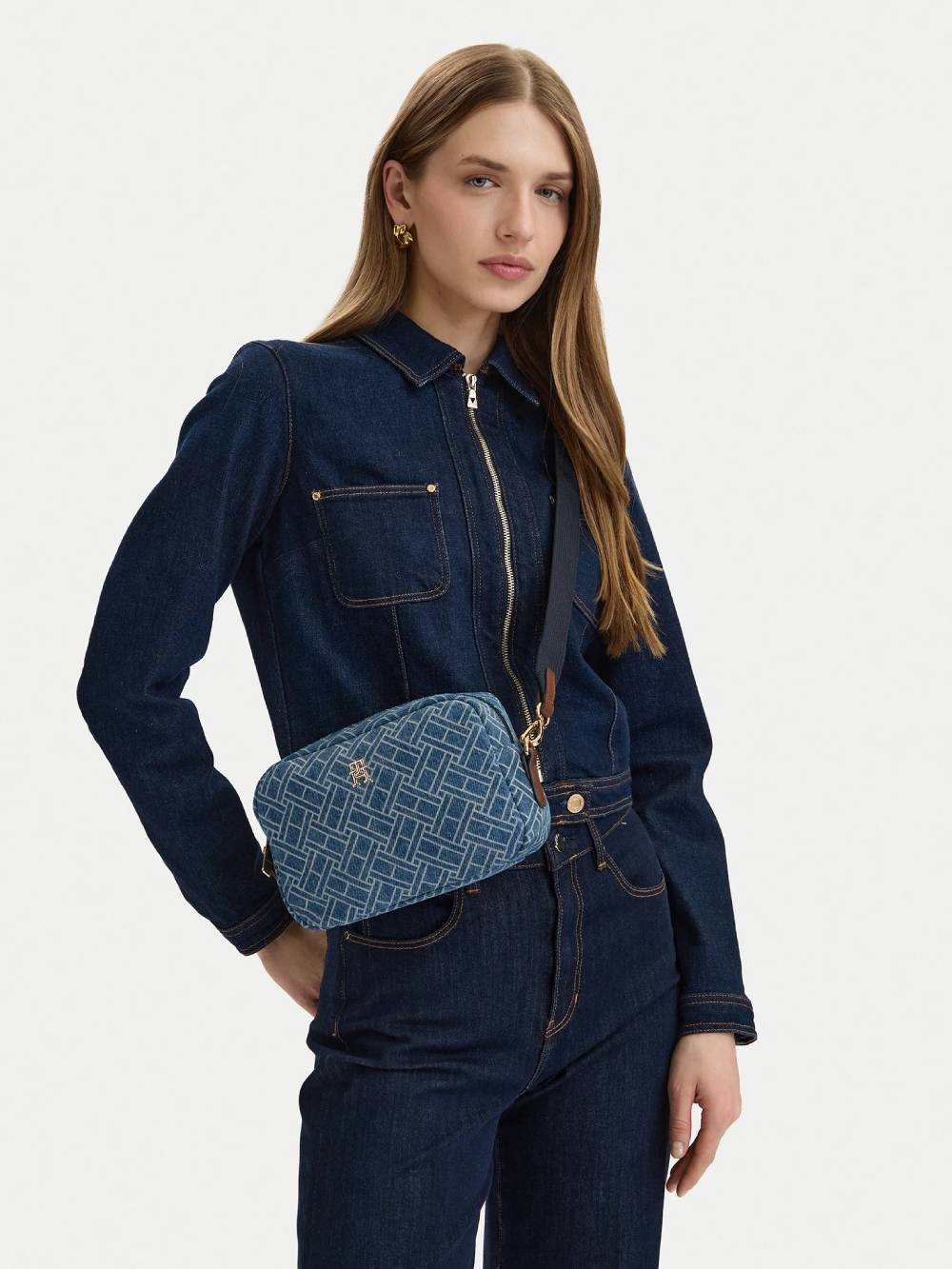 detail Tommy Hilfiger dámska modrá kabelka
