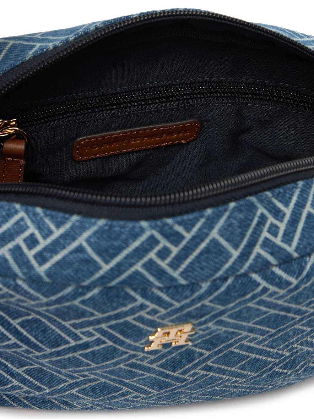 detail Tommy Hilfiger dámska modrá kabelka