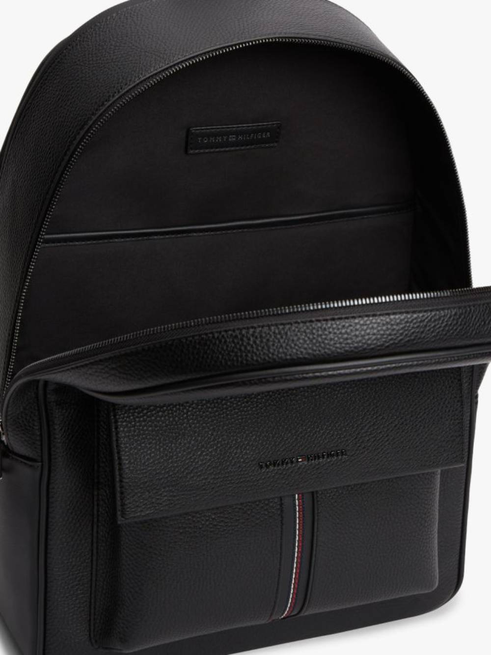 detail Tommy Hilfiger pánsky čierny batoh