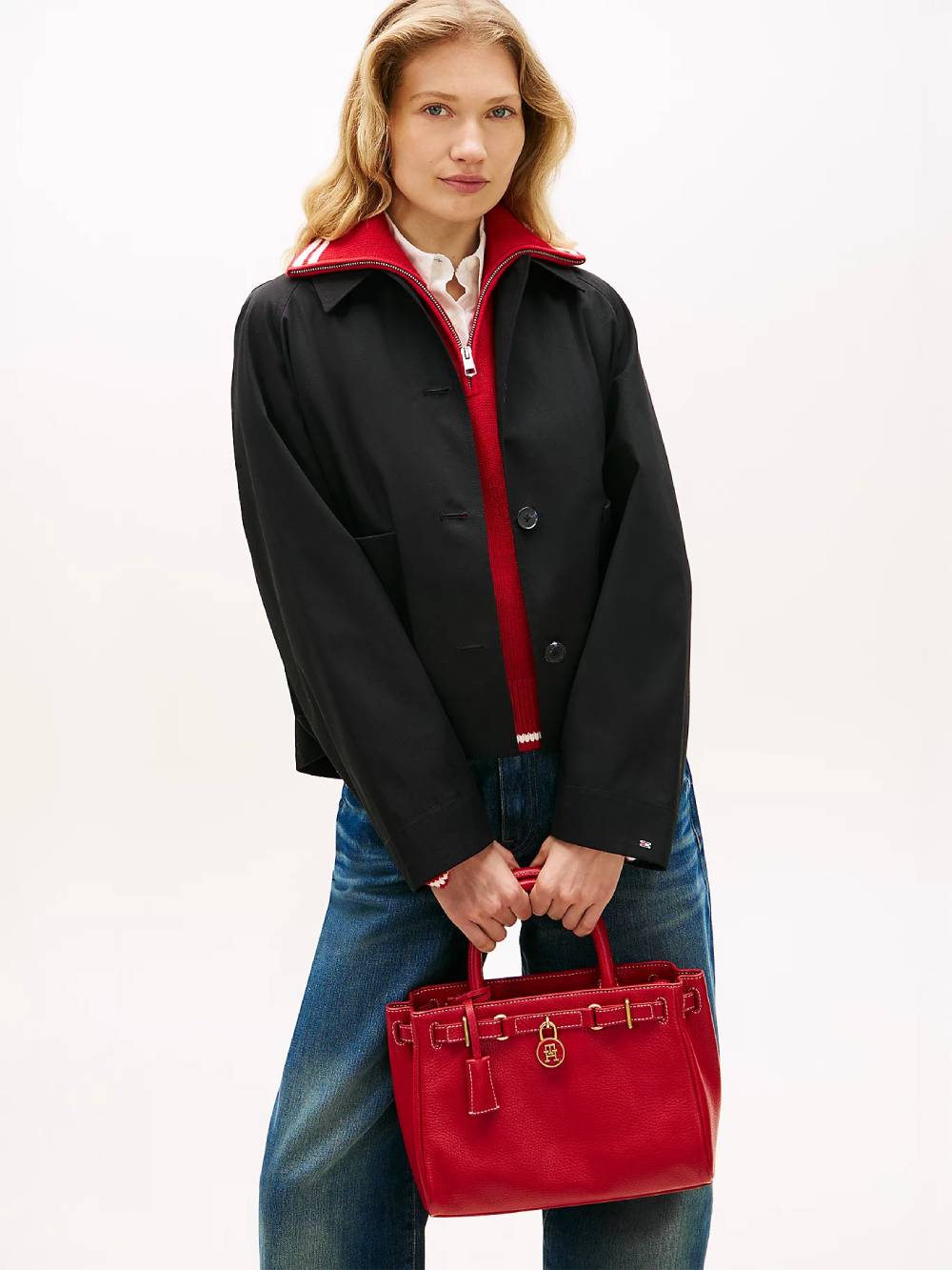 detail Tommy Hilfiger dámska červená kožená kabelka