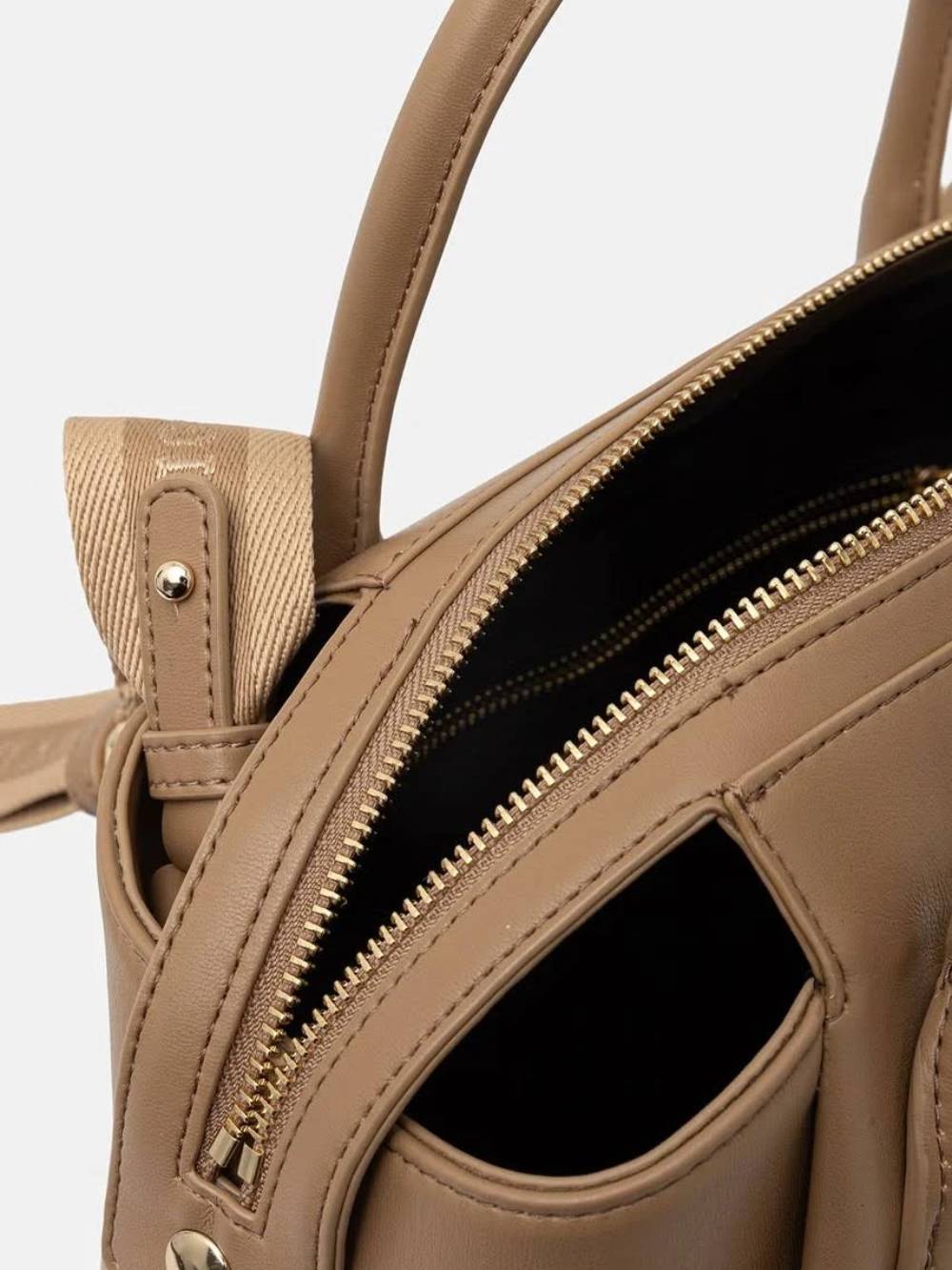 detail Tommy Hilfiger dámska béžová kabelka
