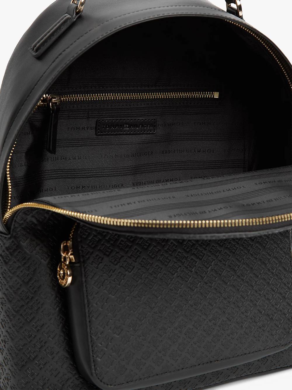 detail Tommy Hilfiger dámsky čierny batoh