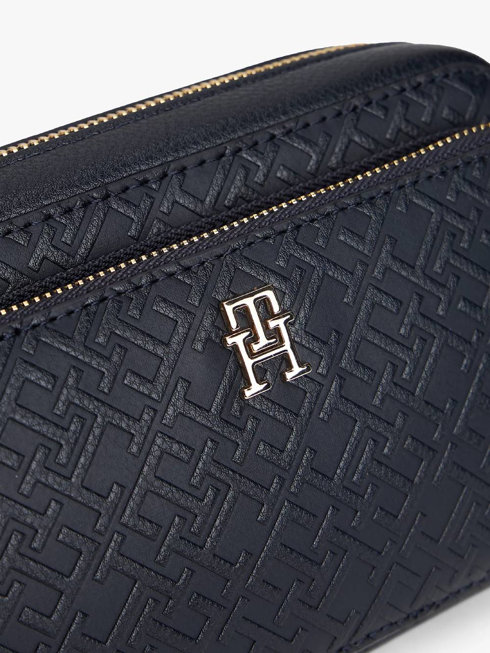 detail Tommy Hilfiger dámska čierna kabelka