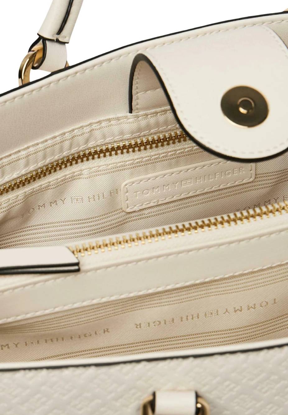 detail Tommy Hilfiger dámska krémová kabelka
