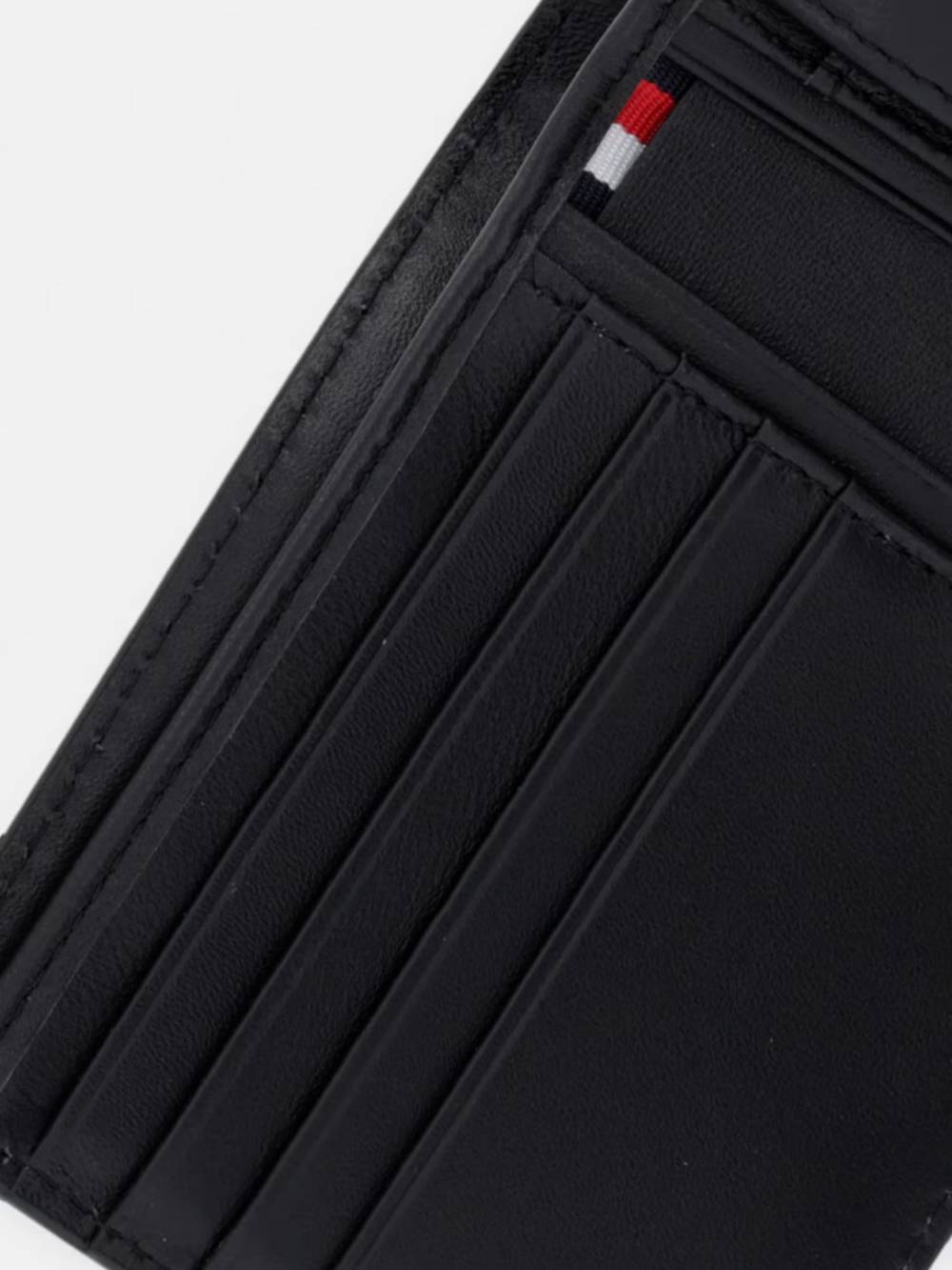 detail Tommy Hilfiger pánska čierna peňaženka
