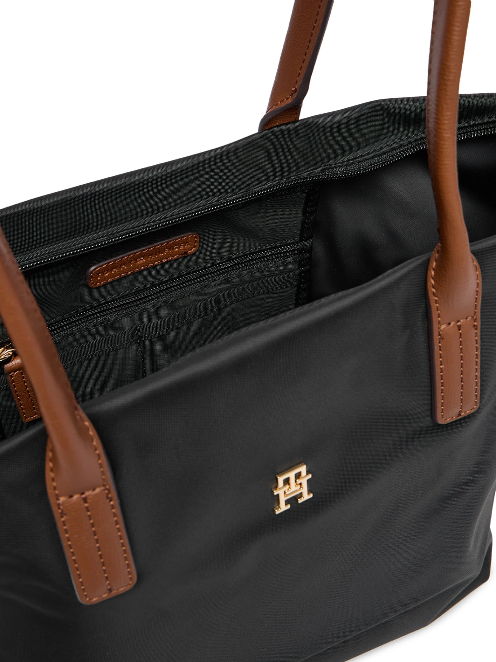 detail Tommy Hilfiger dámska čierna kabelka