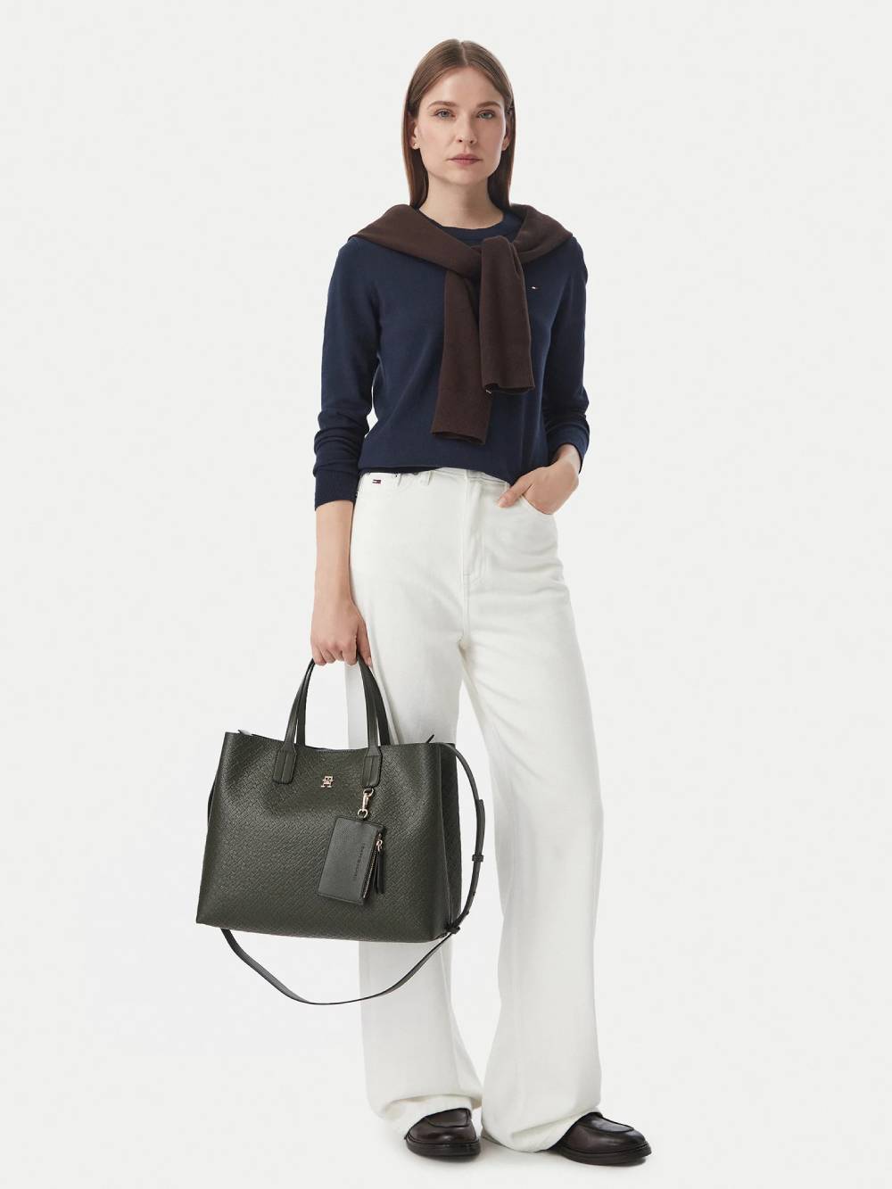 detail Tommy Hilfiger dámska khaki kabelka