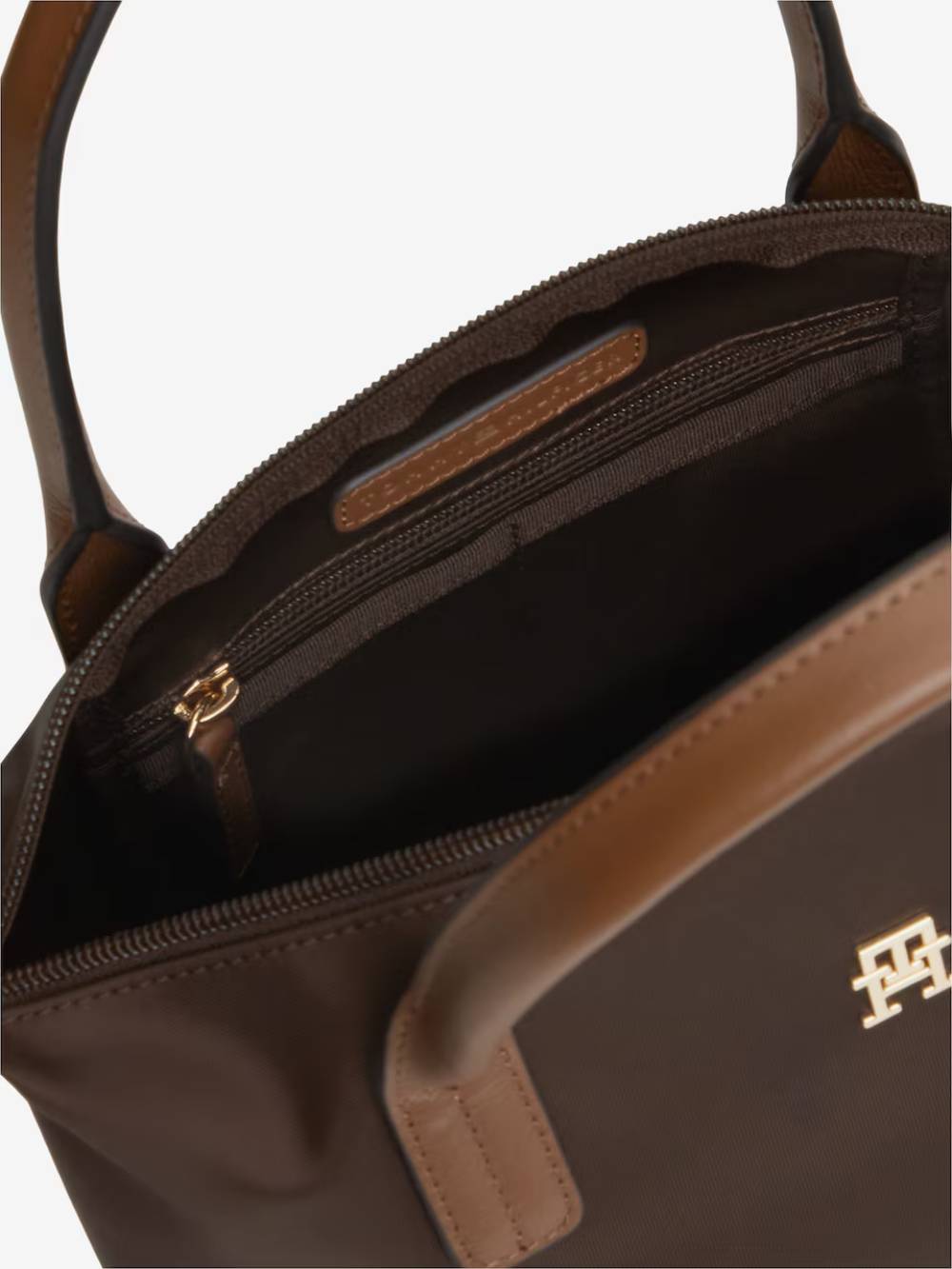 detail Tommy Hilfiger dámska hnedá kabelka