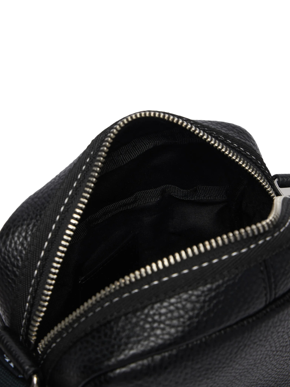 detail Calvin Klein pánska čierna taška