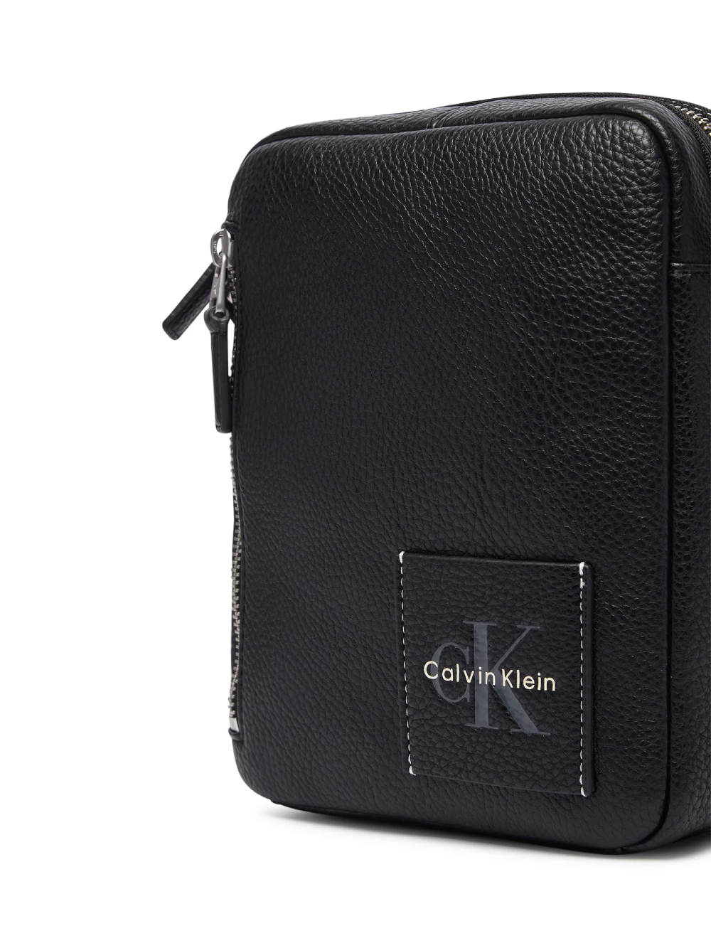 detail Calvin Klein pánska čierna taška