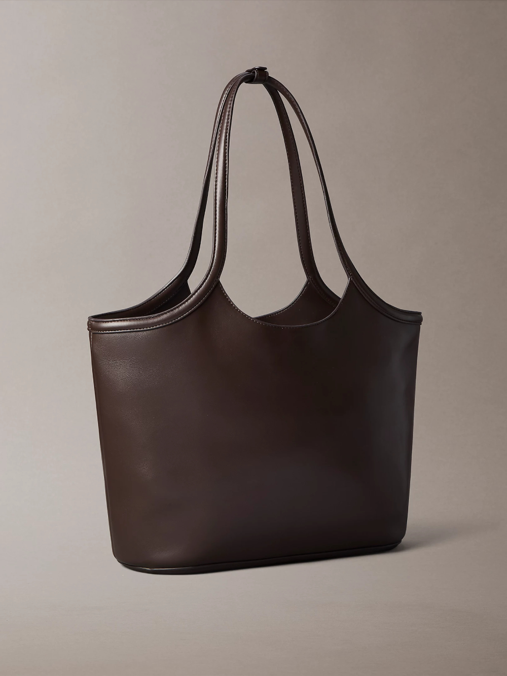 detail Calvin Klein dámska hnedá kabelka
