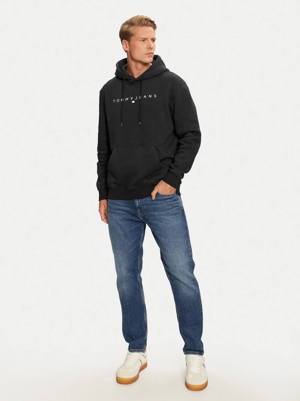 detail Tommy Jeans pánska čierna mikina