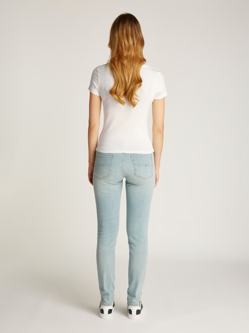 detail Tommy Jeans dámske biele a čierne tričko 2 pack