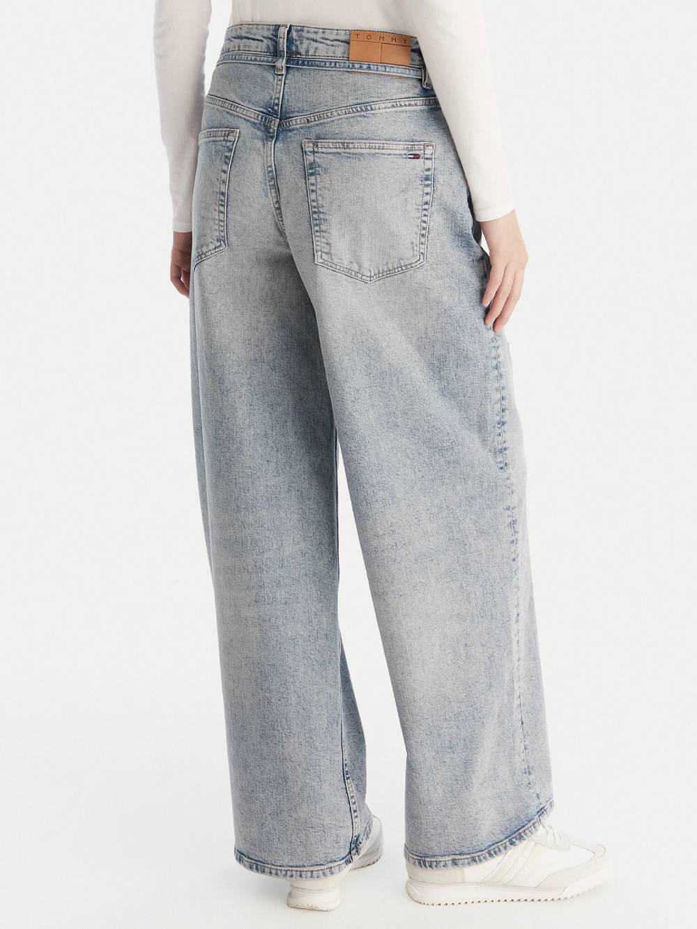 detail Tommy Jeans dámske modré džínsy
