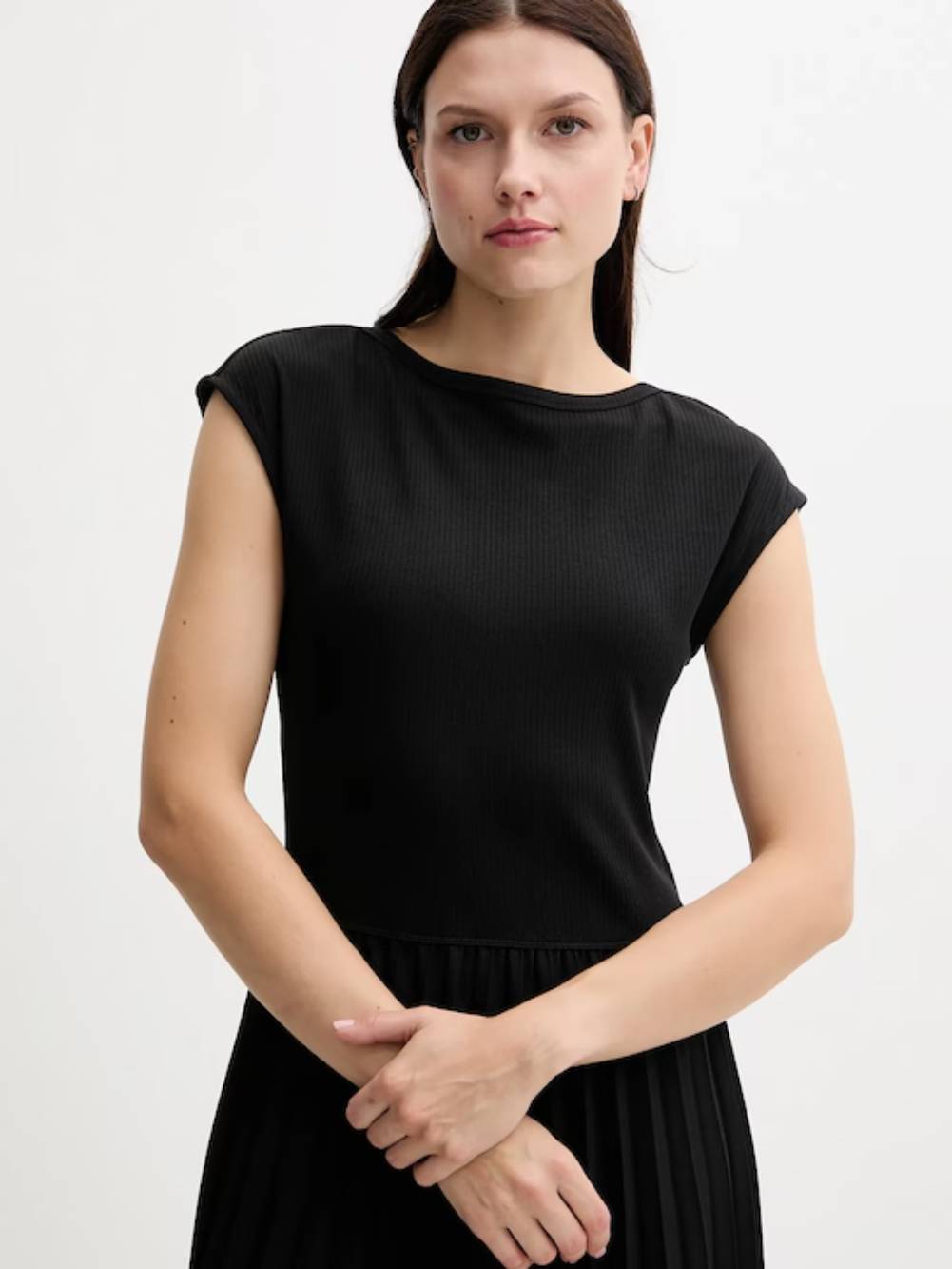 detail Tommy Hilfiger dámske čierne šaty