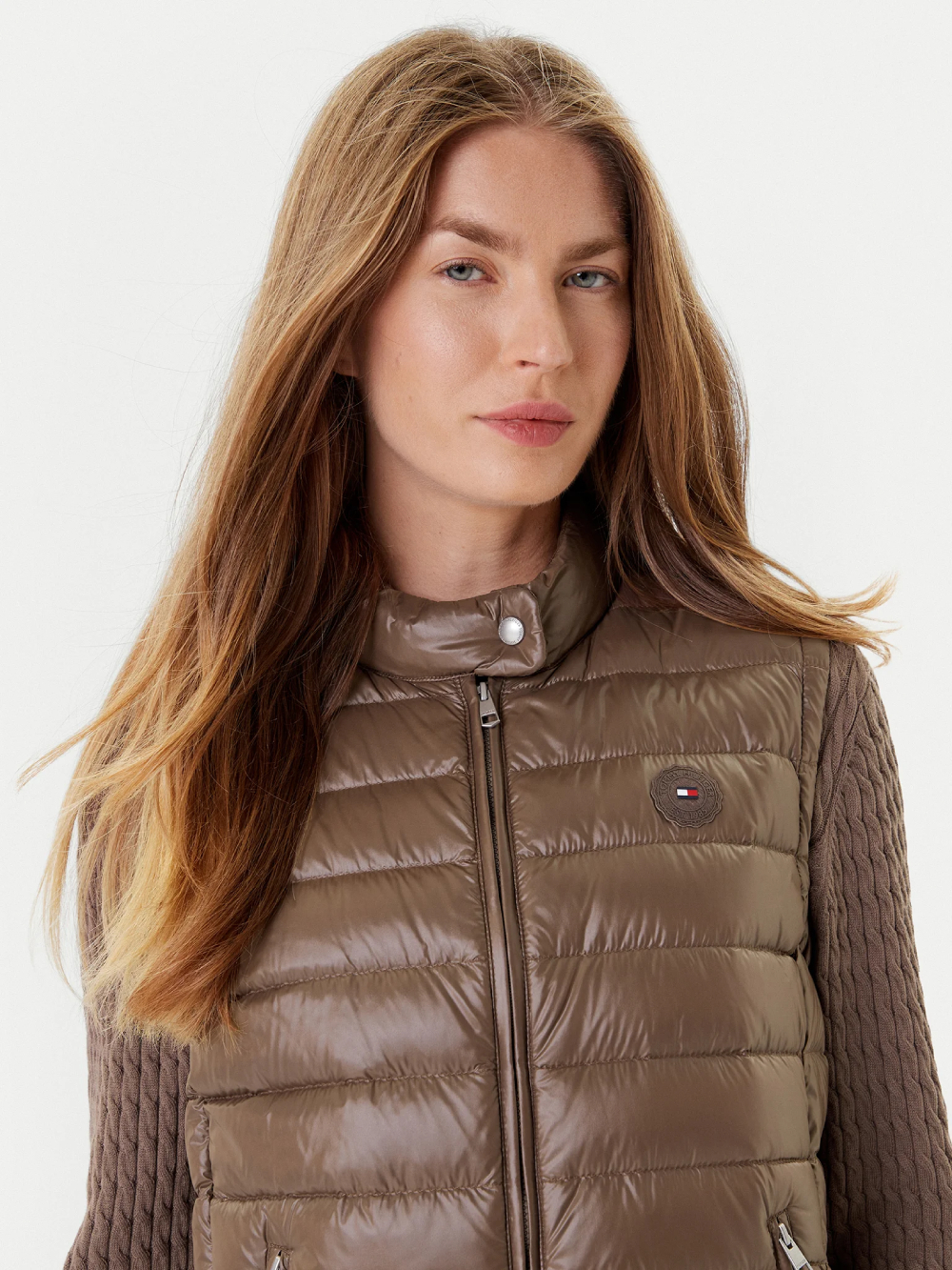 detail Dámska hnedá vesta Tommy Hilfiger