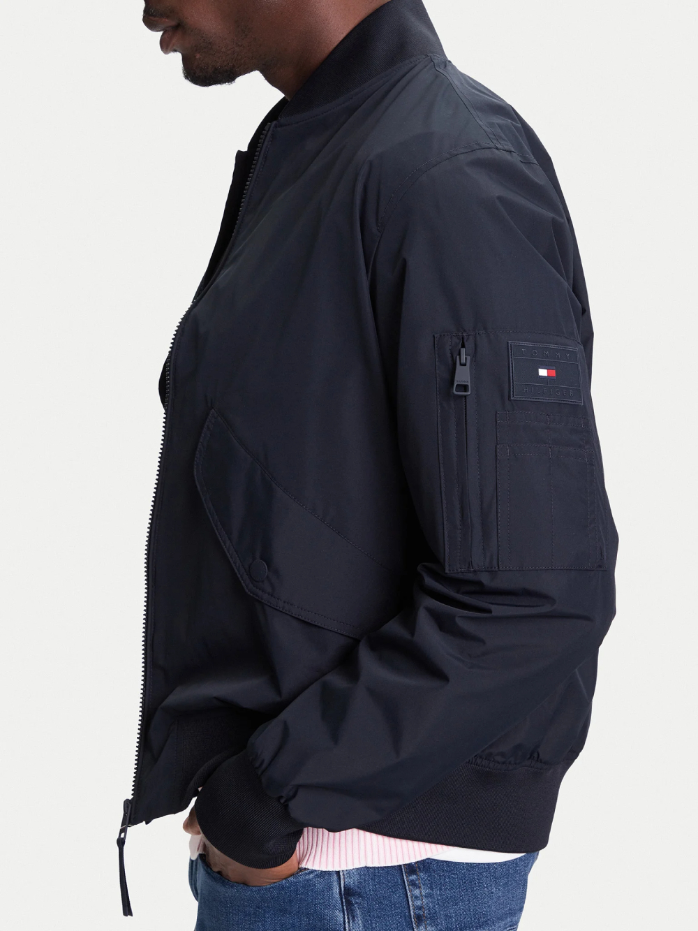 detail Tommy Hilfiger pánsky modrý bomber