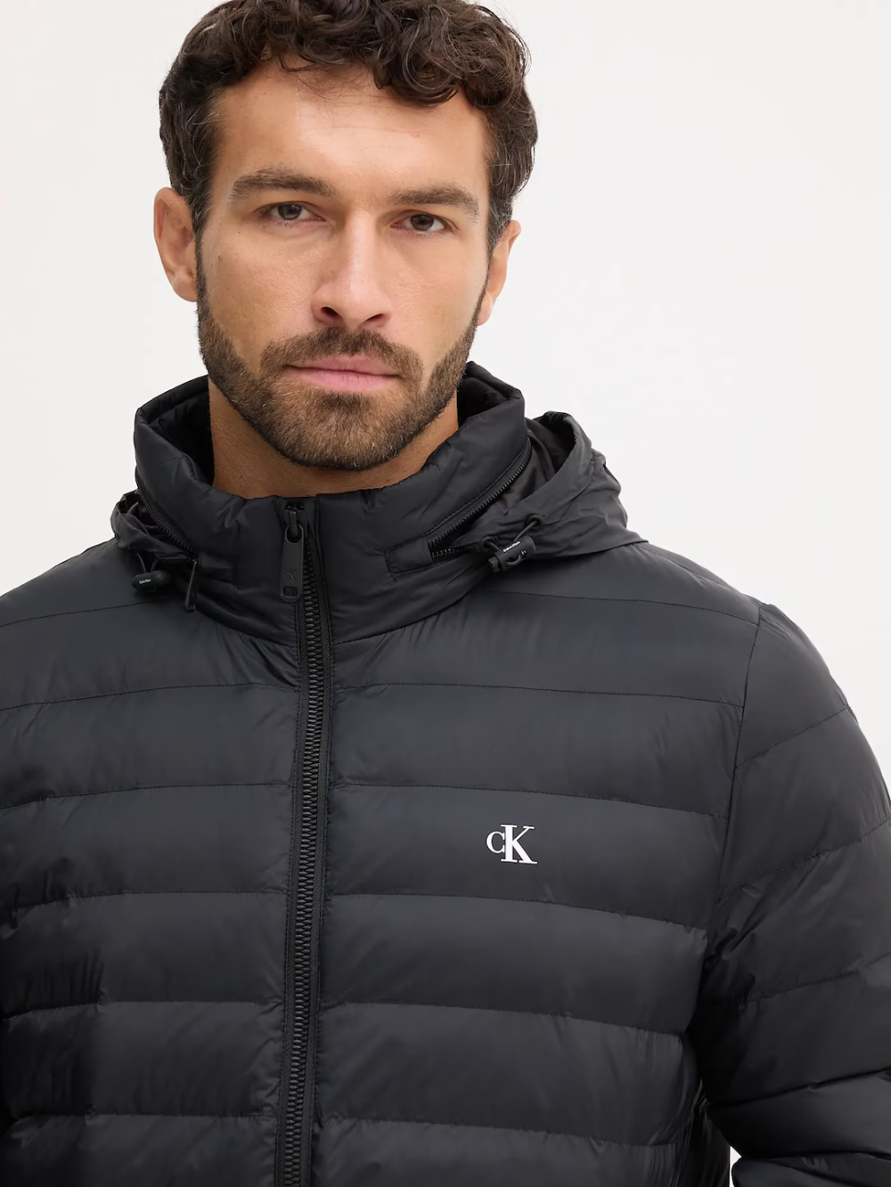 detail Calvin Klein pánska čierna bunda