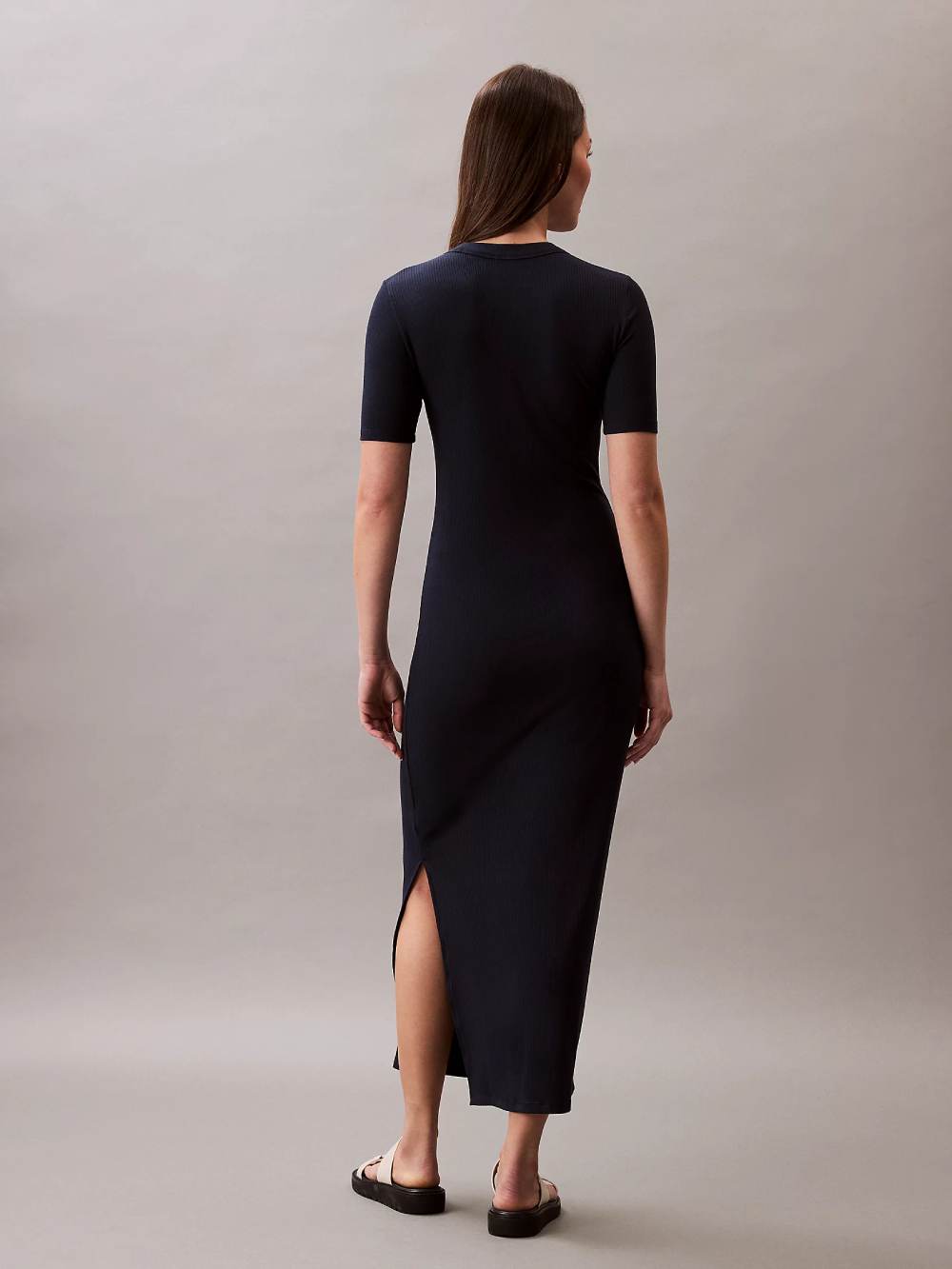 detail Calvin Klein dámske modré šaty