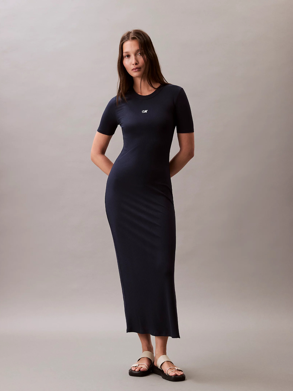 detail Calvin Klein dámske modré šaty