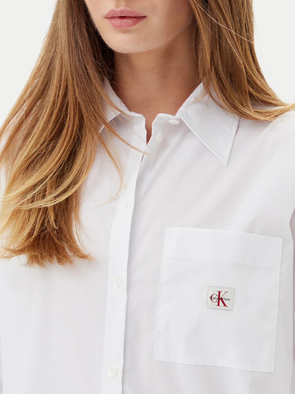 detail Calvin Klein dámska biela košeľa